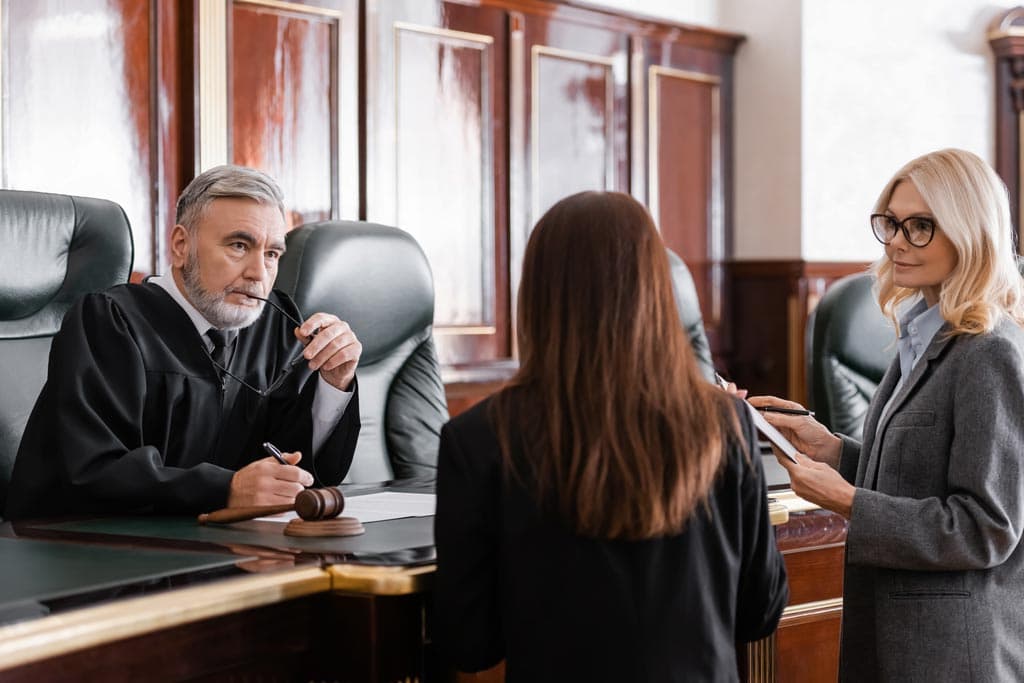 Defensa firme y profesional ante cualquier acusación penal en Pontevedra